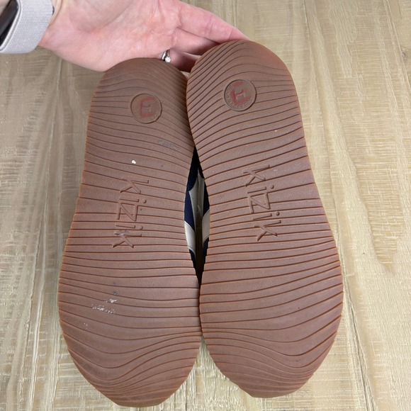 Kizik Madrid Eco Navy White Hands Free Slip On Sneakers Unisex Shoes - Picture 8 of 9